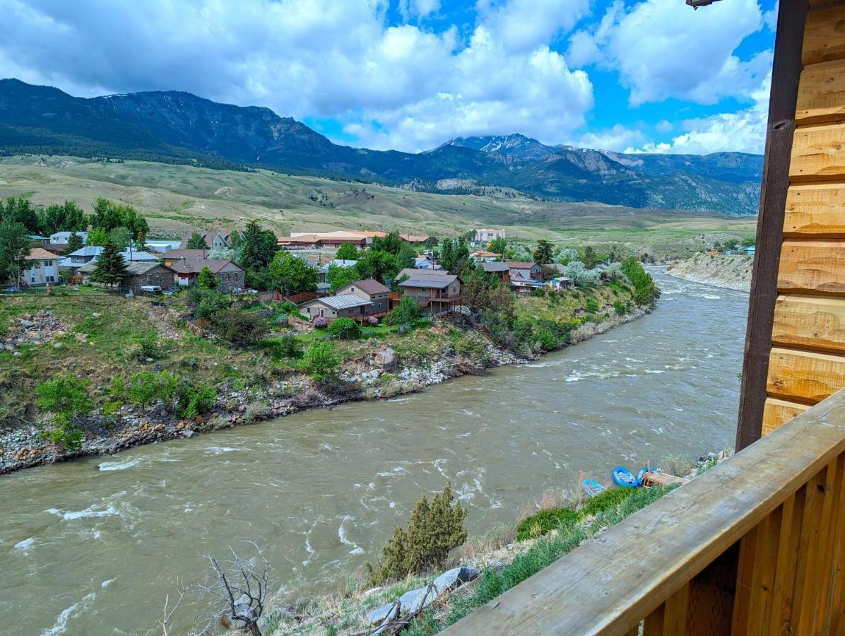 Yellowstone Treasure Guesthouses On The River Gardiner Exteriör bild