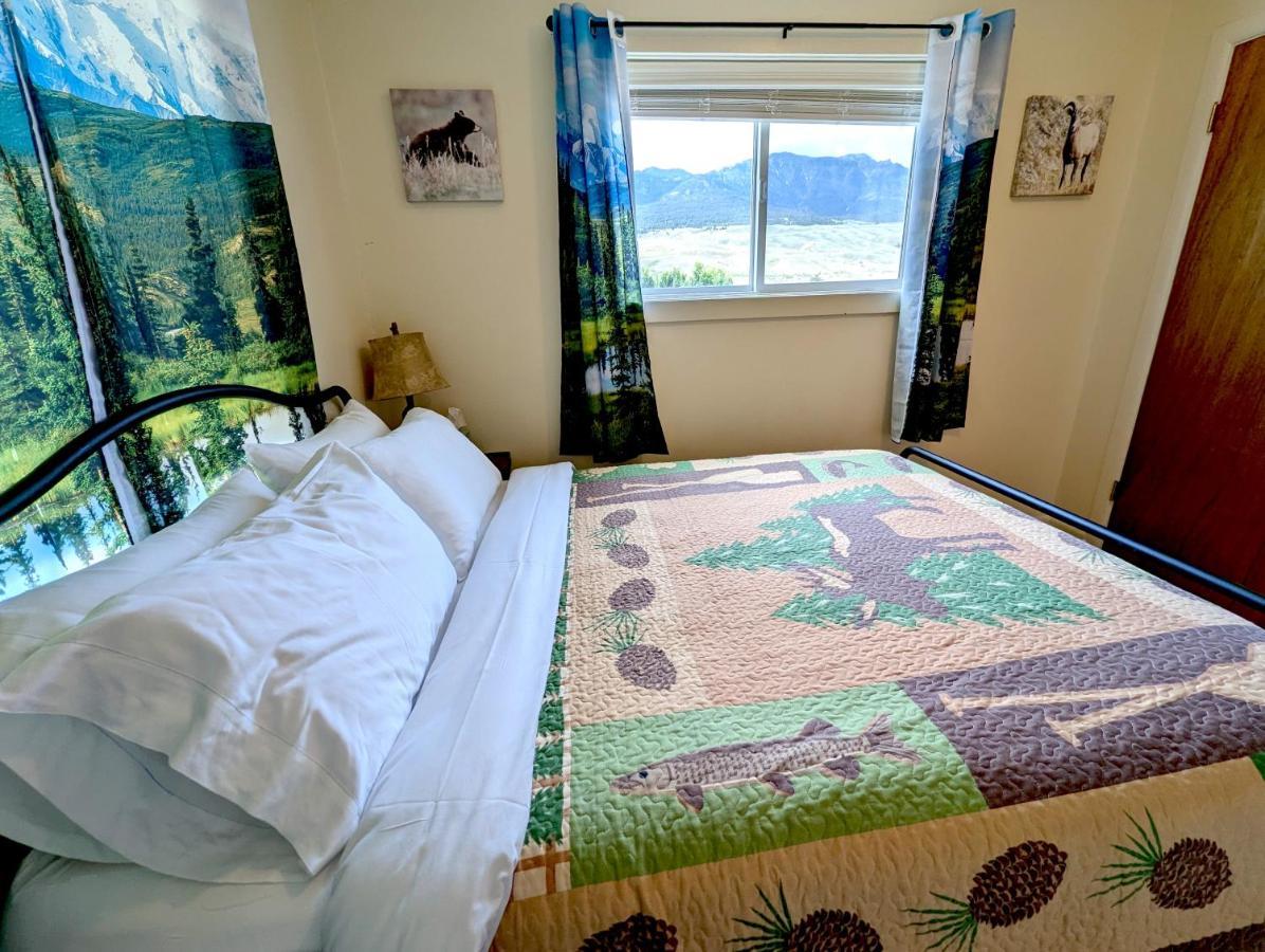 Yellowstone Treasure Guesthouses On The River Gardiner Exteriör bild