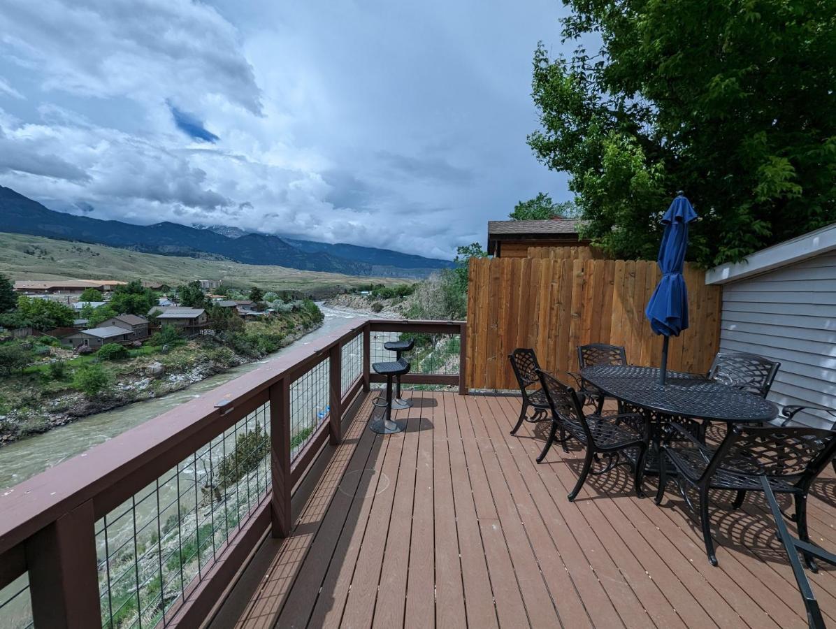 Yellowstone Treasure Guesthouses On The River Gardiner Exteriör bild