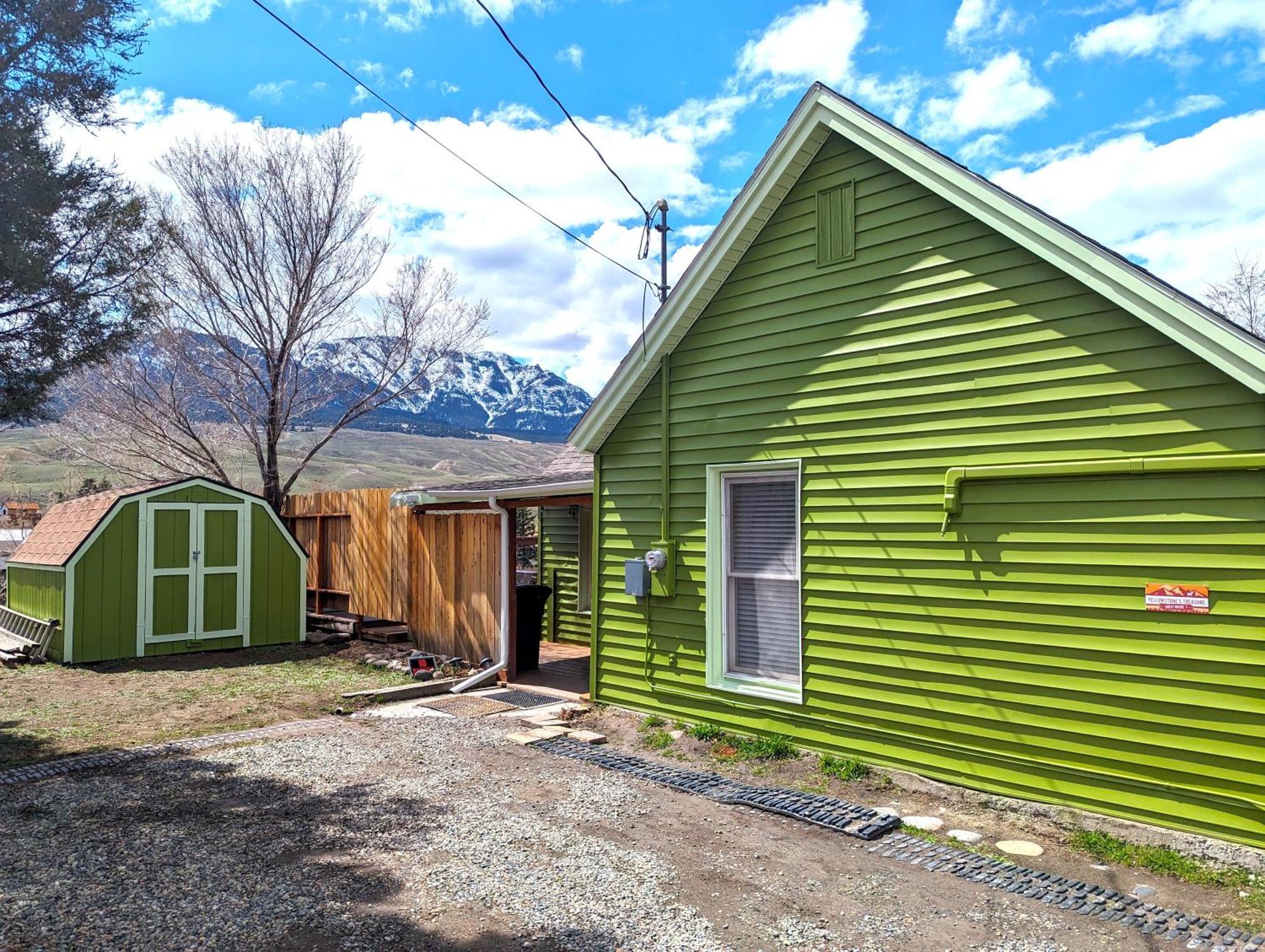 Yellowstone Treasure Guesthouses On The River Gardiner Exteriör bild