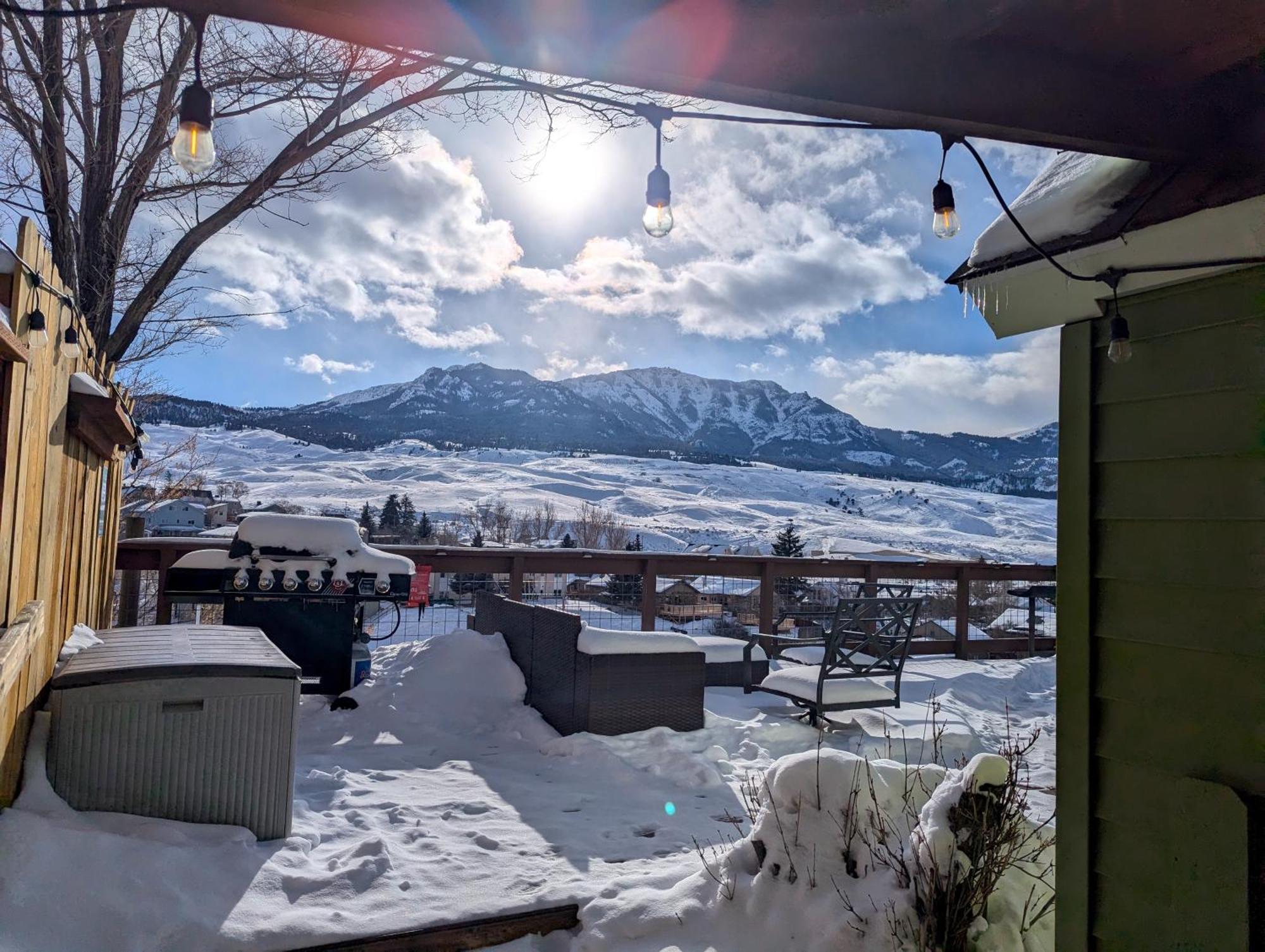 Yellowstone Treasure Guesthouses On The River Gardiner Exteriör bild