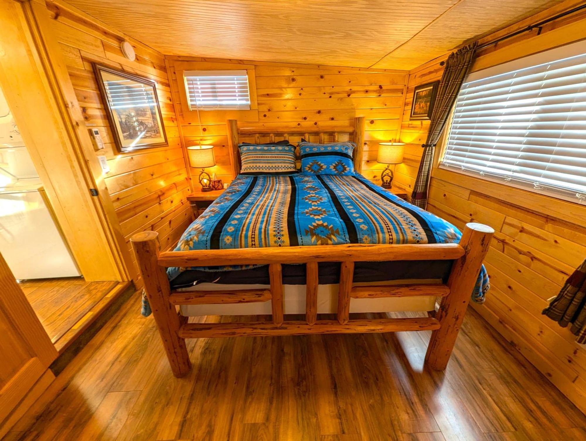 Yellowstone Treasure Guesthouses On The River Gardiner Exteriör bild