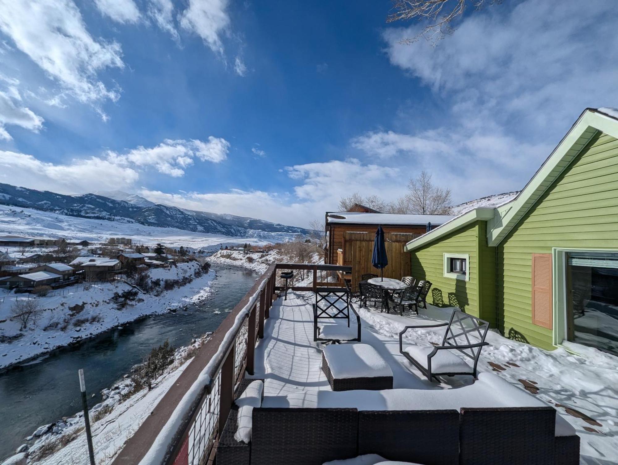 Yellowstone Treasure Guesthouses On The River Gardiner Exteriör bild