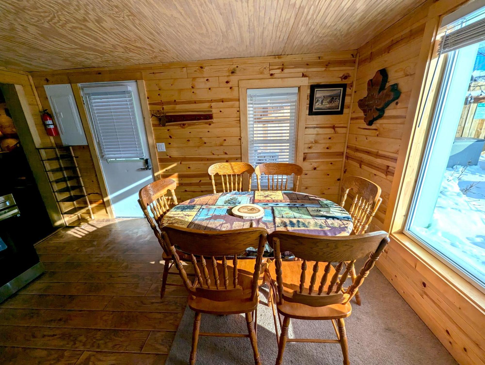 Yellowstone Treasure Guesthouses On The River Gardiner Exteriör bild
