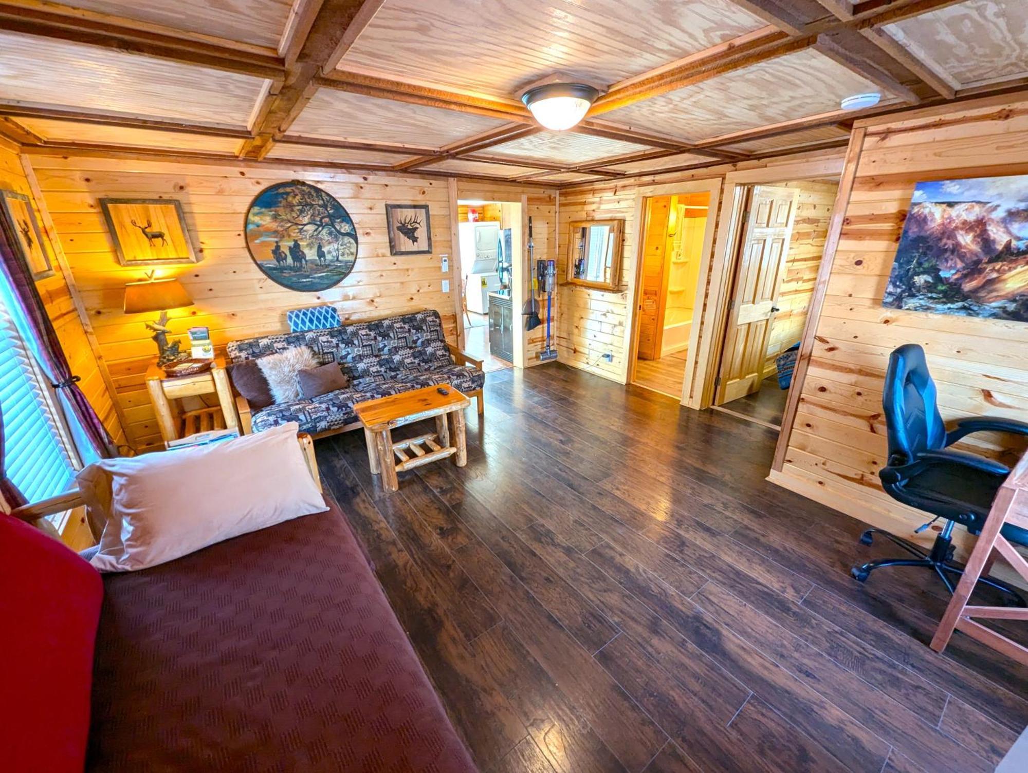 Yellowstone Treasure Guesthouses On The River Gardiner Exteriör bild