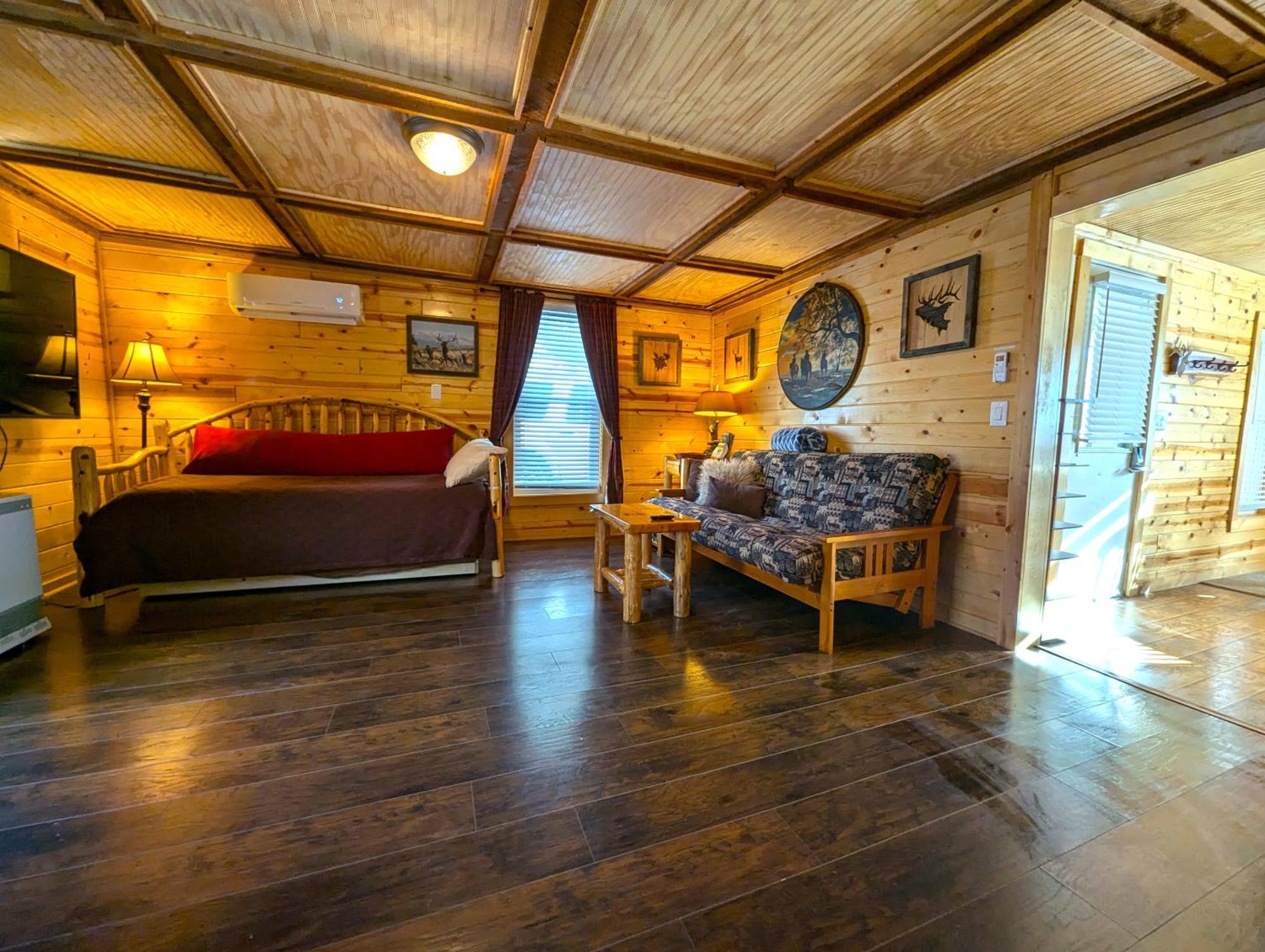 Yellowstone Treasure Guesthouses On The River Gardiner Exteriör bild