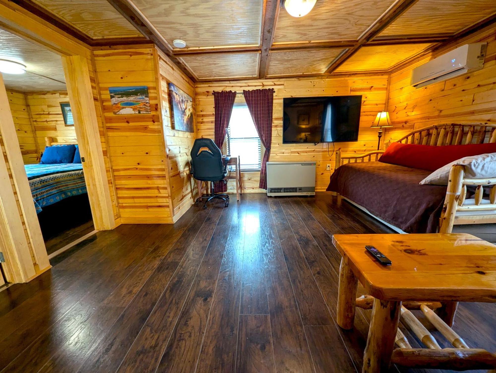 Yellowstone Treasure Guesthouses On The River Gardiner Exteriör bild