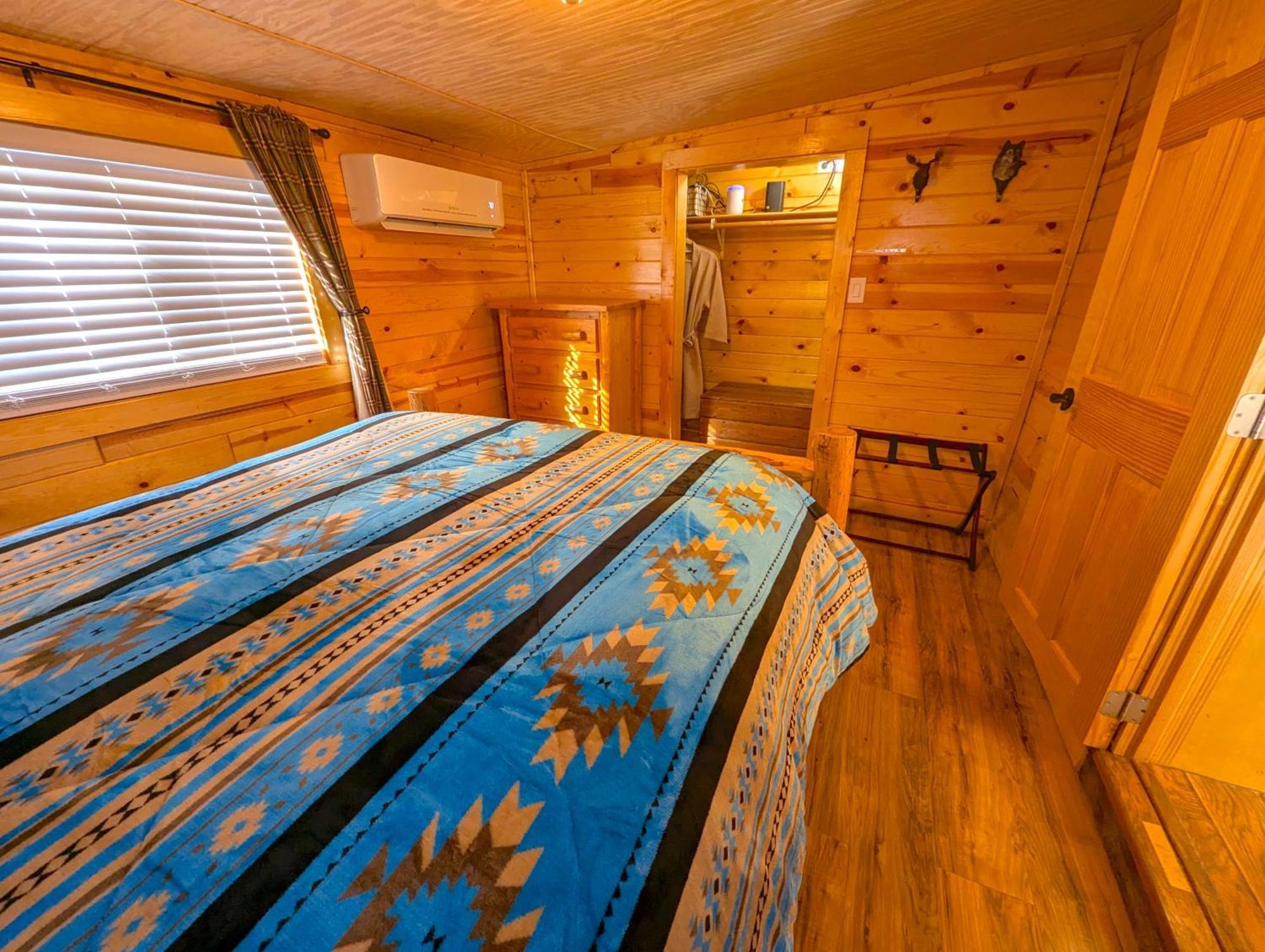 Yellowstone Treasure Guesthouses On The River Gardiner Exteriör bild