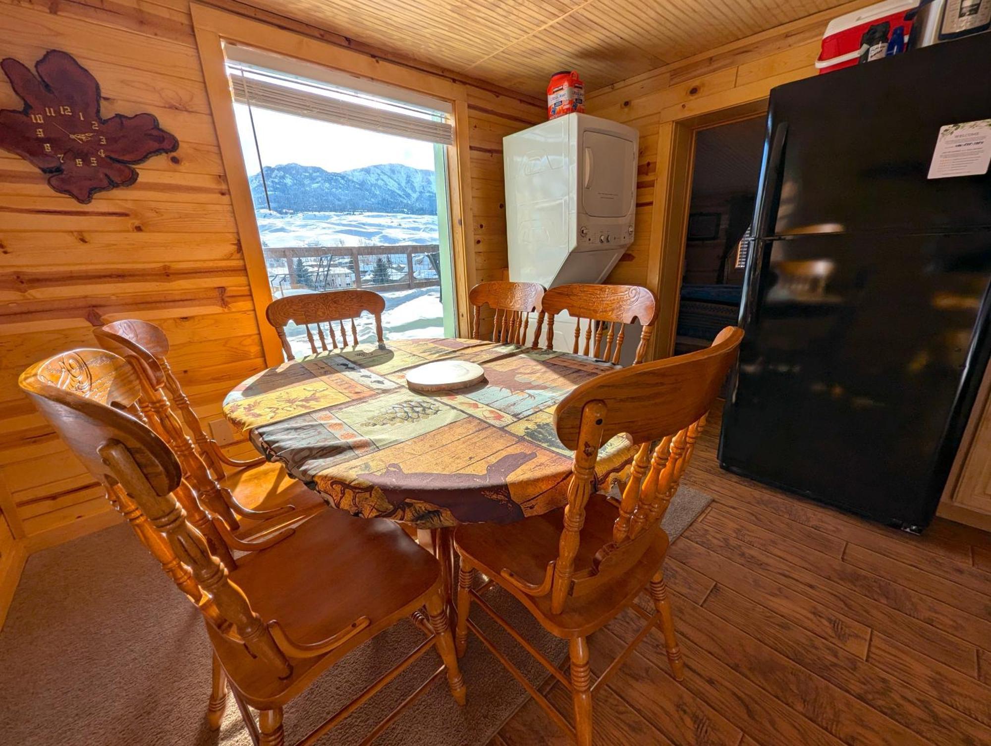 Yellowstone Treasure Guesthouses On The River Gardiner Exteriör bild