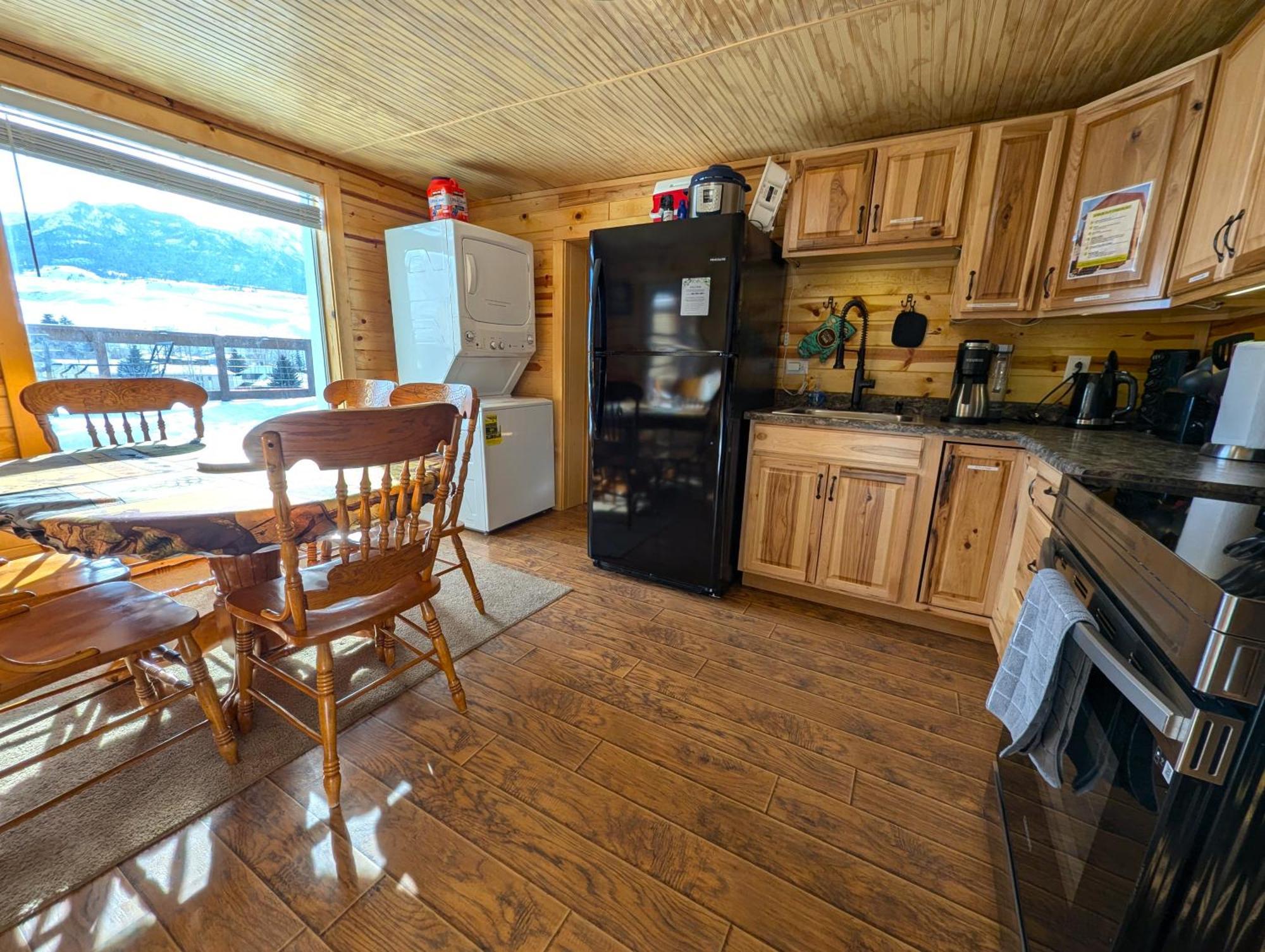 Yellowstone Treasure Guesthouses On The River Gardiner Exteriör bild